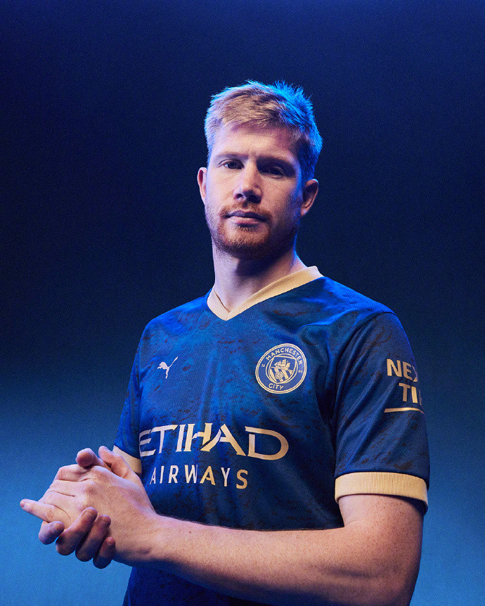 弗兰克新书透露：曾在一天内和曼联、切尔西进行了谈判（弗兰克在新书中披露：同一天先后与曼联和切尔西洽谈）