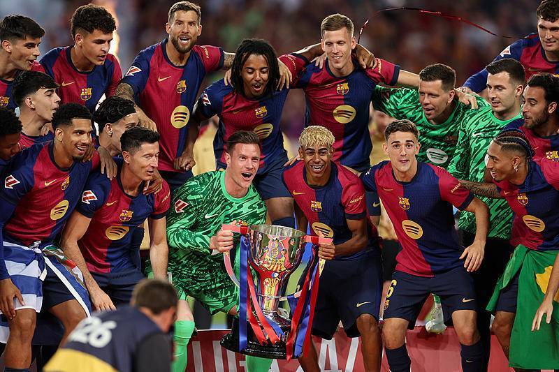 三连败！利物浦1-4埃因霍温，范戴克送点，德里乌赫双响（利物浦遭三连败：1-4不敌埃因霍温，范戴克送点，德里乌赫梅开二度）