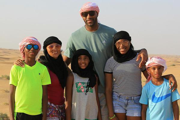 卡卢卢：斯帕莱蒂要求很高；我们可以随时切换三后卫或四后卫（卡卢卢：斯帕莱蒂要求严格，阵型可随时在三后卫与四后卫间切换）