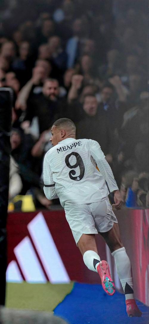 英媒：压垮骆驼的最后一根稻草，或是萨拉赫欧冠防守的懈怠（英媒：萨拉赫欧冠防守端松懈，或成球队崩盘的决定性诱因）