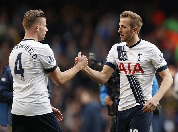 拜仁慕尼黑客场大胜沙尔克04（拜仁客场横扫沙尔克04）