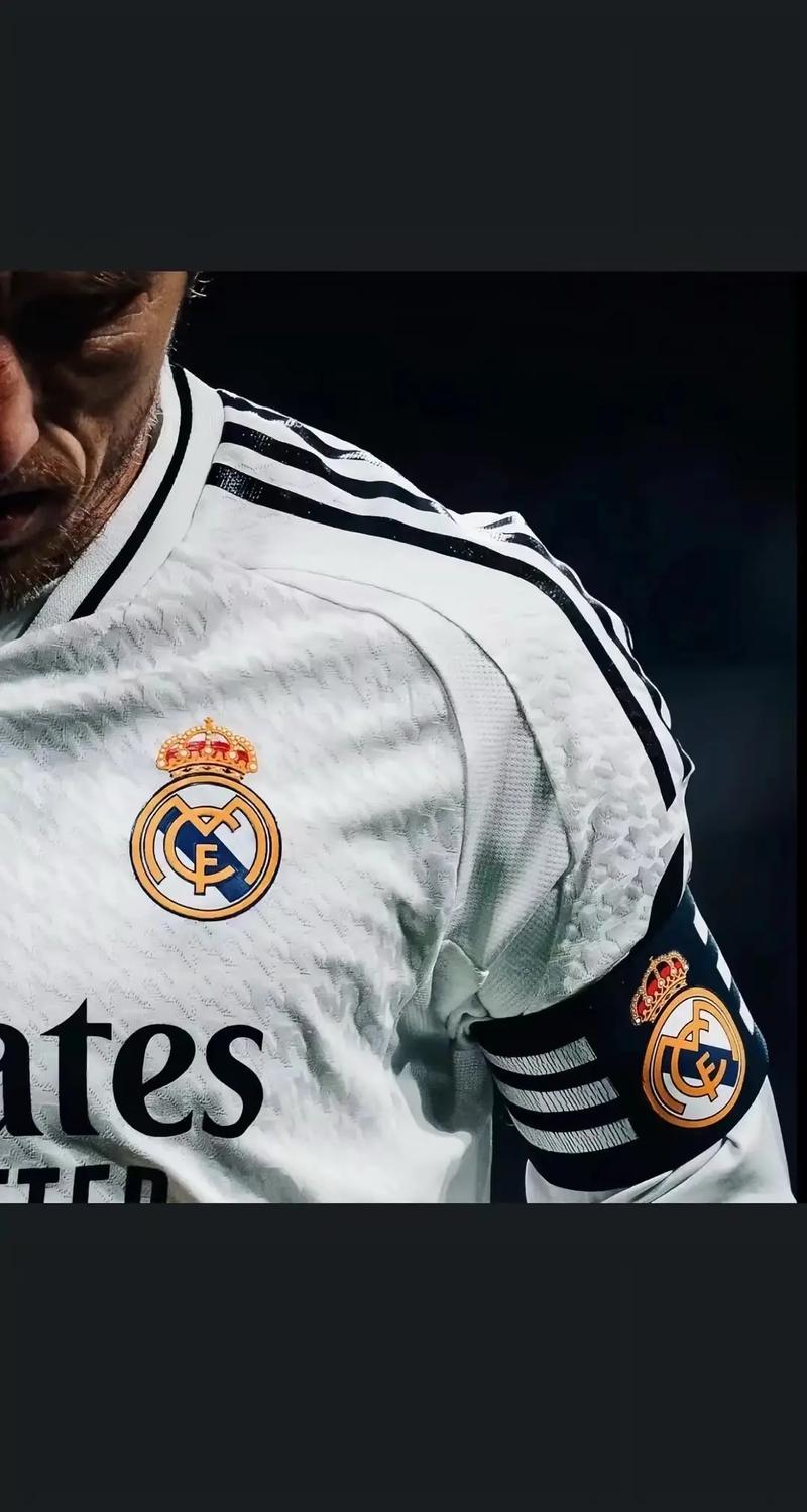 成都蓉城教练组现场观战中韩战，徐正源、金亨镒在场（成都蓉城教练组现身中韩之战现场，徐正源、金亨镒到场观战）