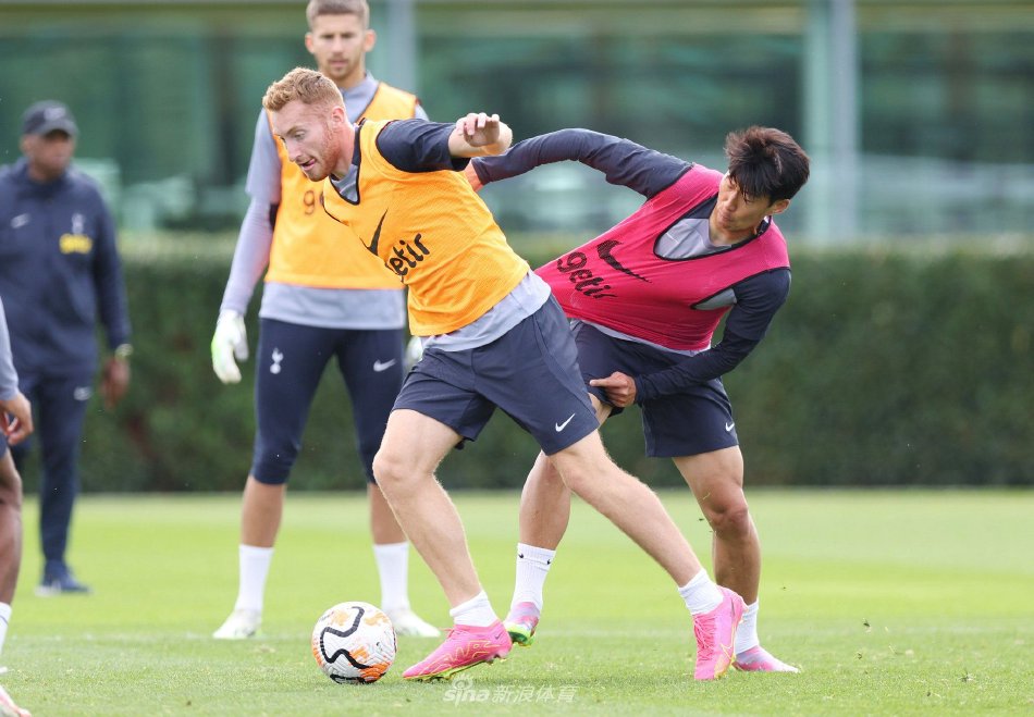 皇马球星没责任？一输球就怪阿隆索，皇马这贵族病是不是该治治？（输球就怪阿隆索？皇马球员别再逃责，“贵族病”该治了）