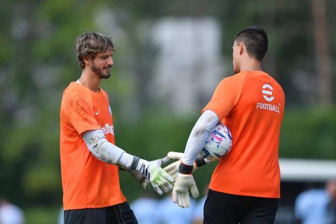 佩佩的成人女星女友：没花过他钱；他30岁生日我给他花了3万（佩佩成人影星女友：从没花过他的钱，他30岁生日反倒是我出了3万）