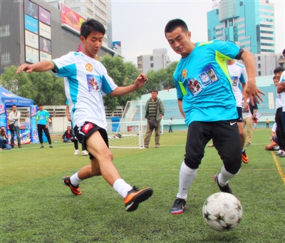 诺伊尔送礼+凯恩隐身！阿森纳3-1拜仁揭秘：欧冠5连胜靠的真是玄学？（诺伊尔失误送礼+凯恩迷失！阿森纳3-1拜仁背后：欧冠五连胜真靠玄学？）