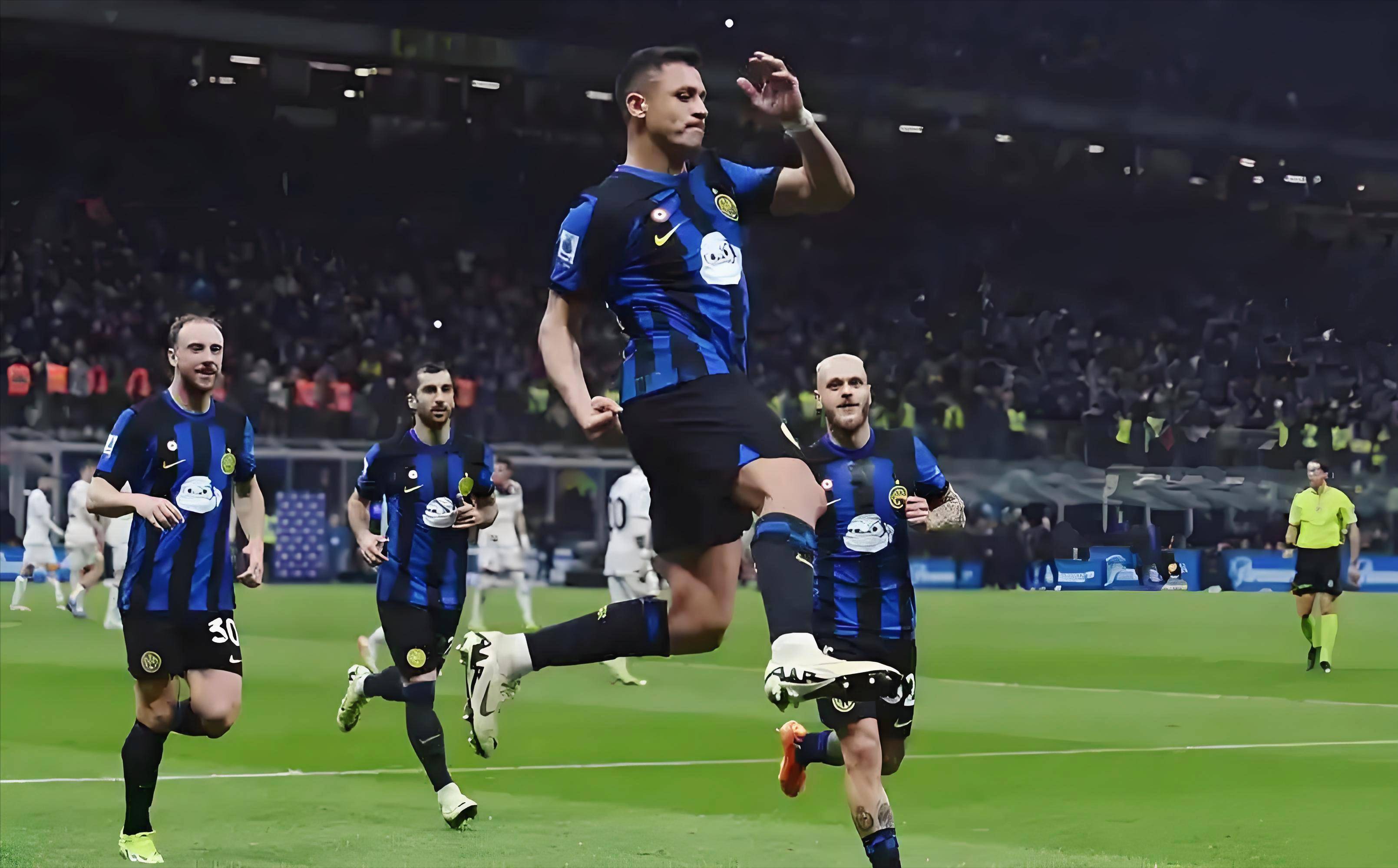 终于有正面贡献！杨瀚森前场板先助攻三分 然后快攻再助攻扣篮（杨瀚森迎来高光时刻：抢前场板助攻三分，快攻再送扣篮助攻）