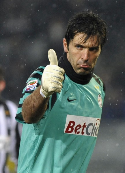 冲冠！2026赛季中超第一黑马现身，教练更新换代，瞄准多名国脚（剑指冠军！2026中超黑马崛起，教练组换代升级，锁定多位国脚）