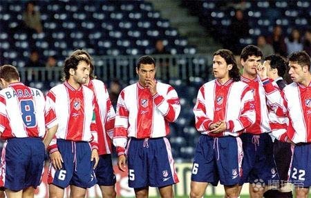 足坛的特殊玄学，赛前摸奖杯的后果有多严重？（足坛神秘禁忌：赛前触碰奖杯要付出多大代价？）