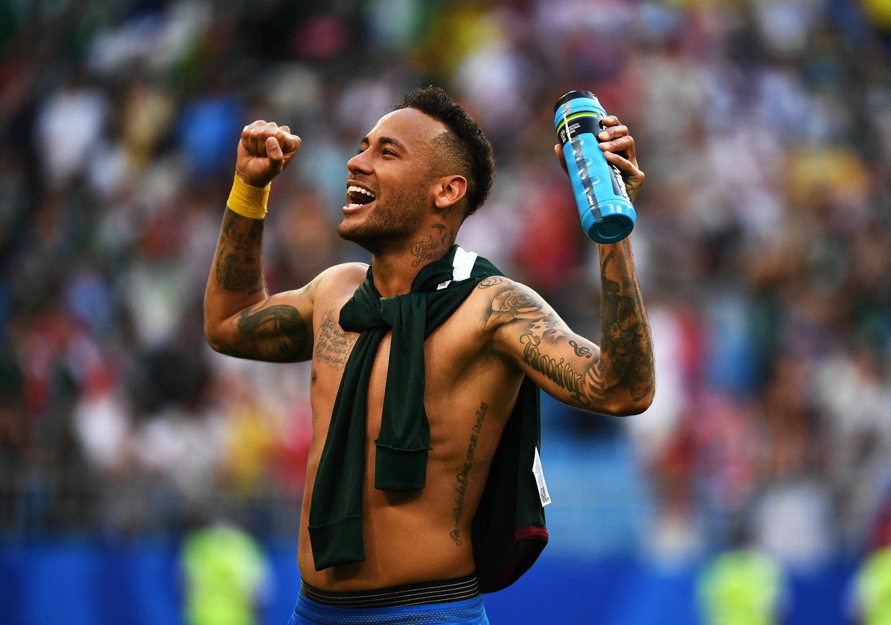 阿斯：维尼修斯希望继续为皇马效力，续约谈判已步入正轨（阿斯报：维尼修斯愿留皇马，续约进展已走上正轨）