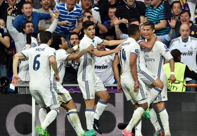 卡拉格：球迷们高喊斯洛特令人动容，在获胜后我真心为他开心（卡拉格：球迷为斯洛特的呼声令人动容，赢球后我由衷替他高兴）