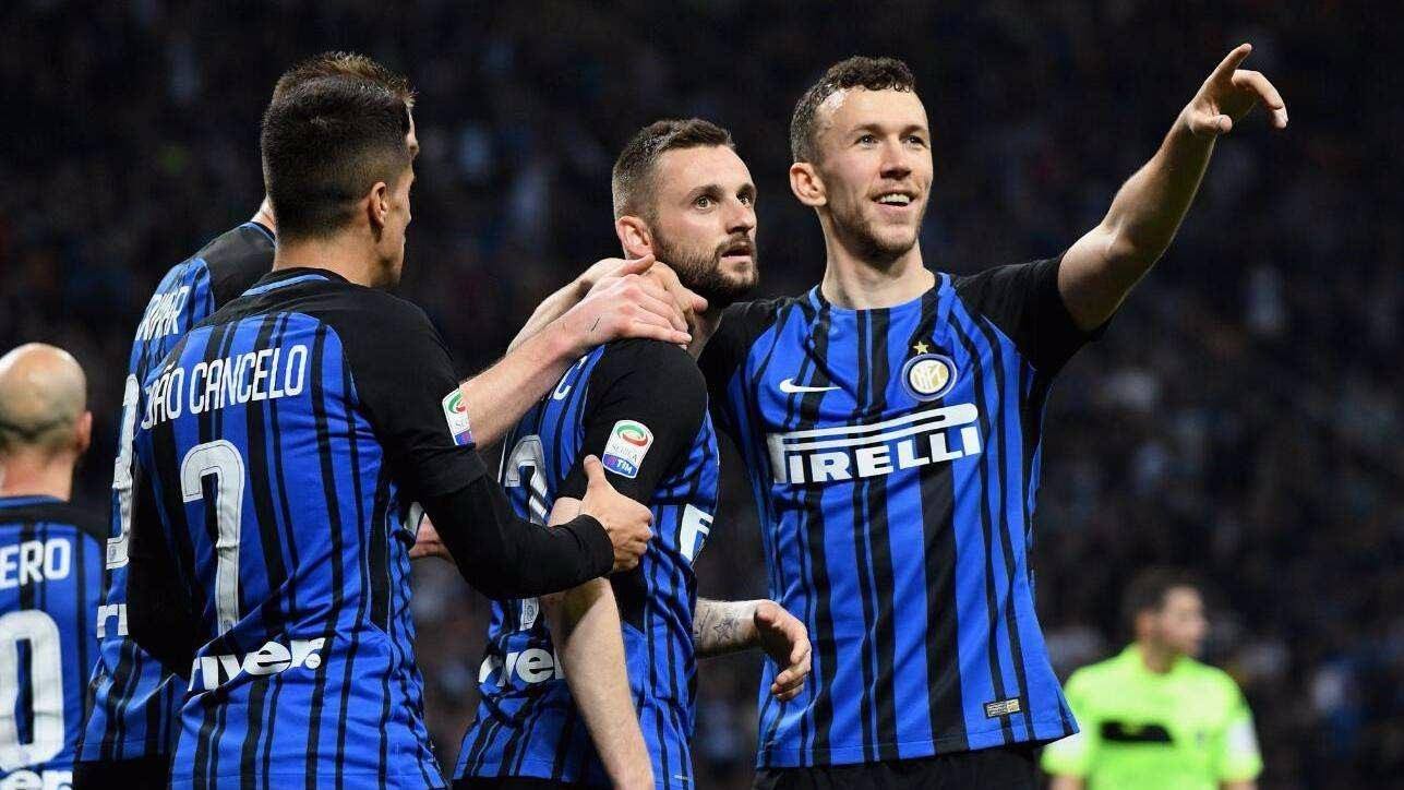 詹姆斯关键上篮助球队锁胜（詹姆斯制胜上篮助球队取胜）