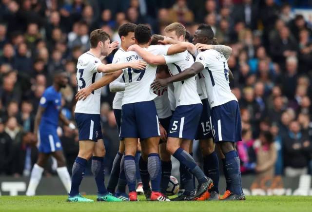 哈卡主场一处看台被大火烧毁，俱乐部目前已展开调查（哈卡主场一看台遭大火焚毁，俱乐部已启动调查）